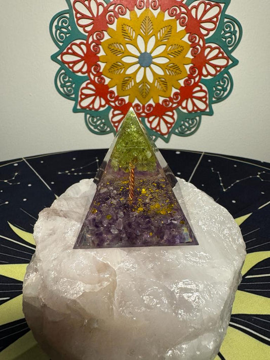 Pyramid - Tree Of Life Ametyst / Peridor Green